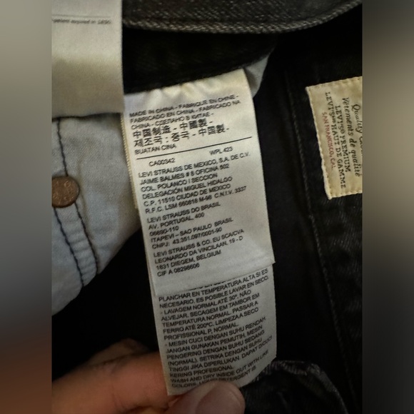 Levi’s Black denim Jean Shorts Distressed Hem
… - Picture 4 of 7